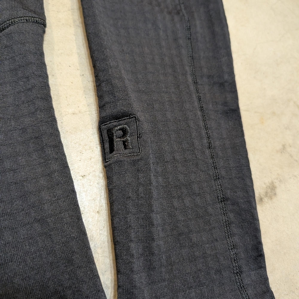 Patagonia Women's M R1 Fleece Pull Over 1/2 Zip Black Company Logo - Picture 3 of 8